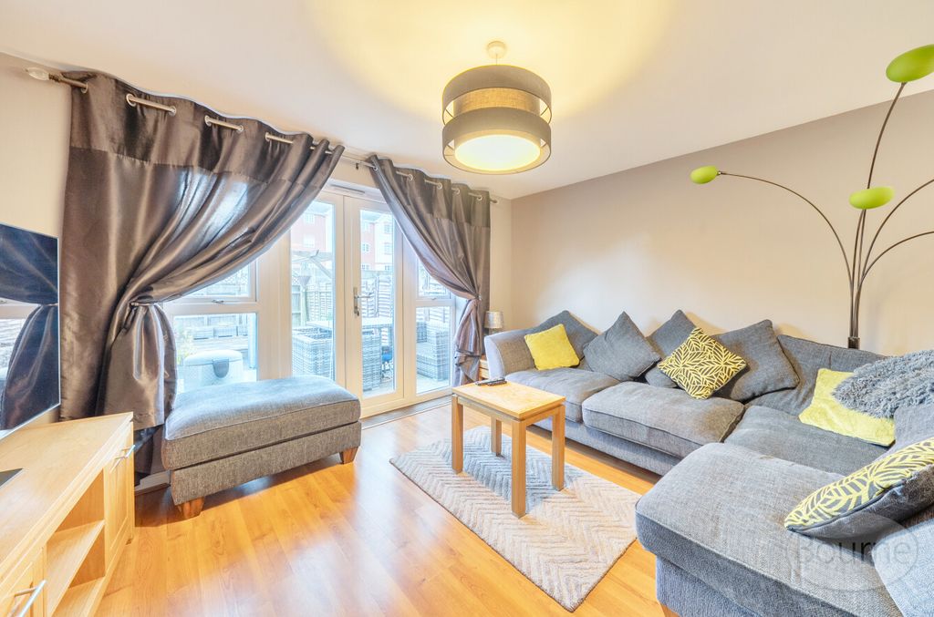 Property photo 2 of 21 A4745027-c270-4F7...