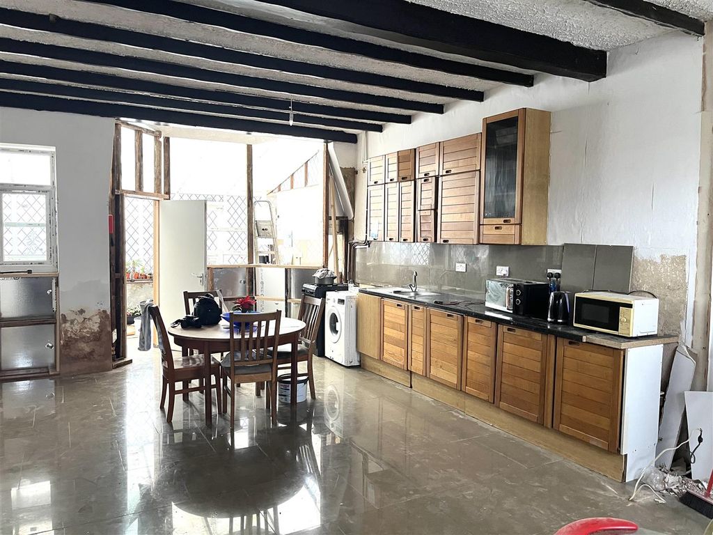 Property photo 2 of 8 Reception