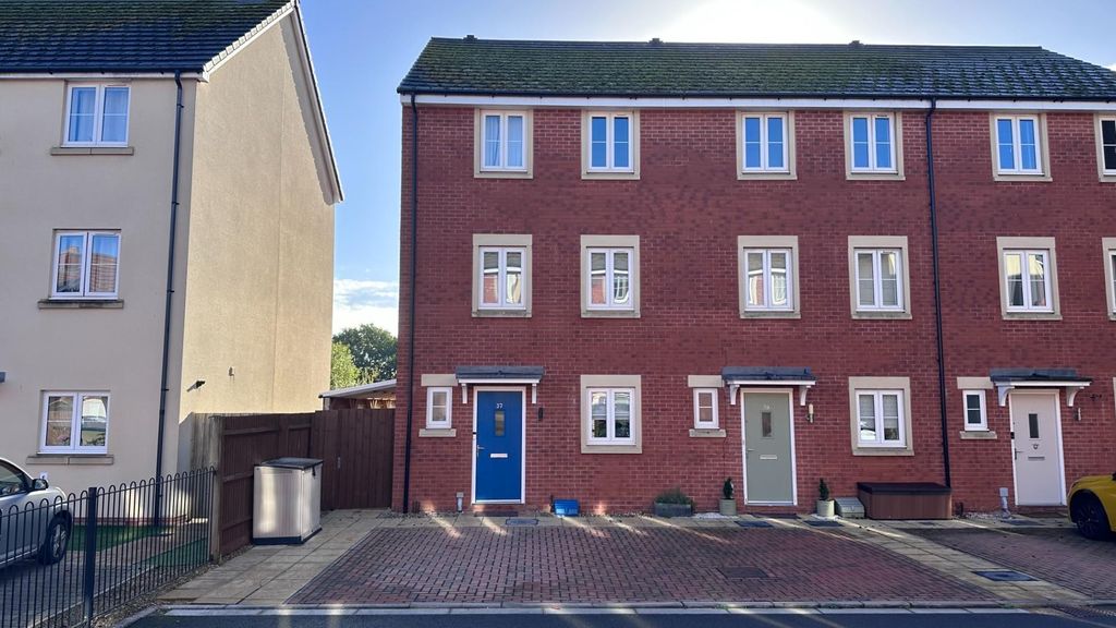 Property photo 1 of 17 37 Hollybrook Mews Photo Front F.Jpeg