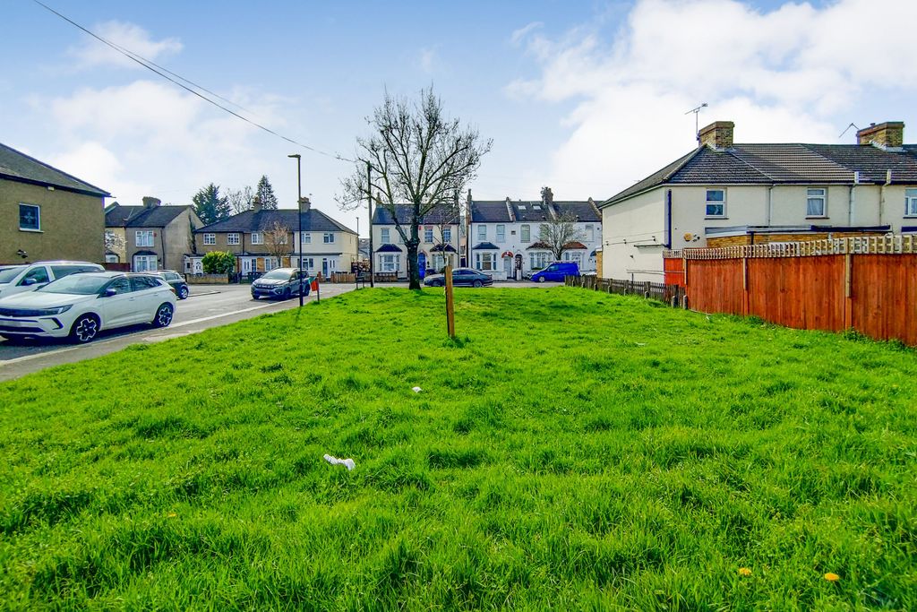 Property photo 1 of 10 Land Adjacent To 56 Albany Road, Enfield En3 5Uf