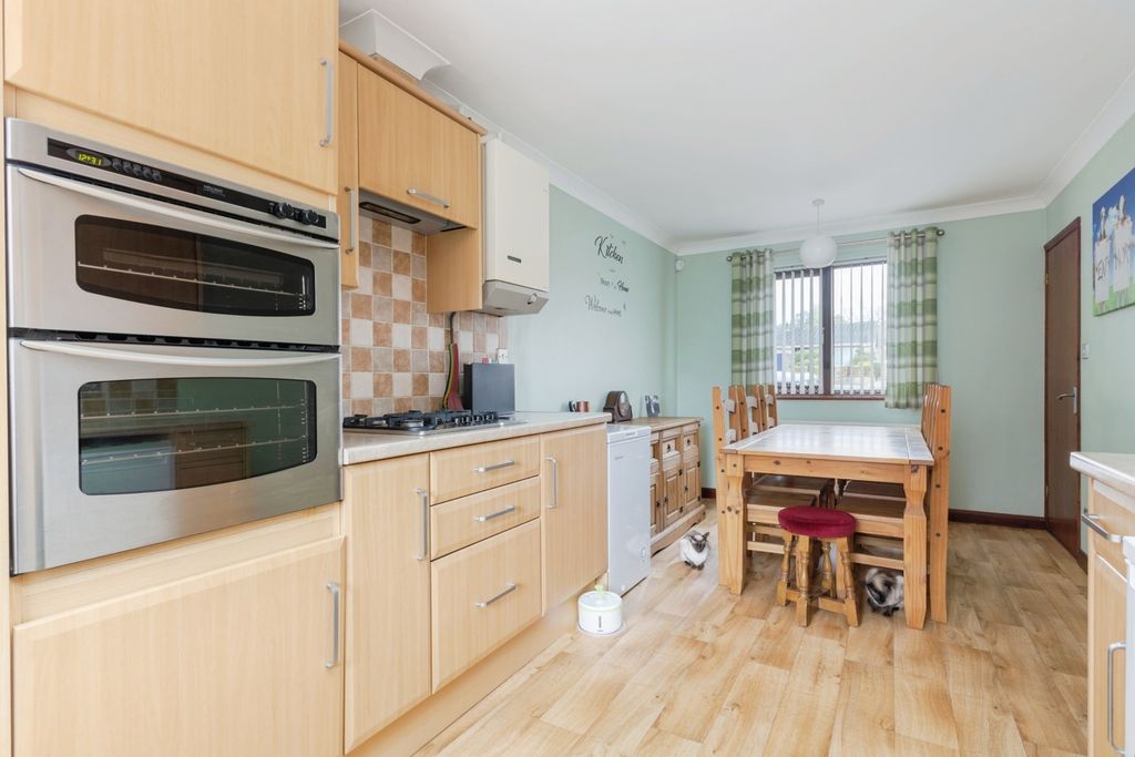 Property photo 3 of 17 Photo