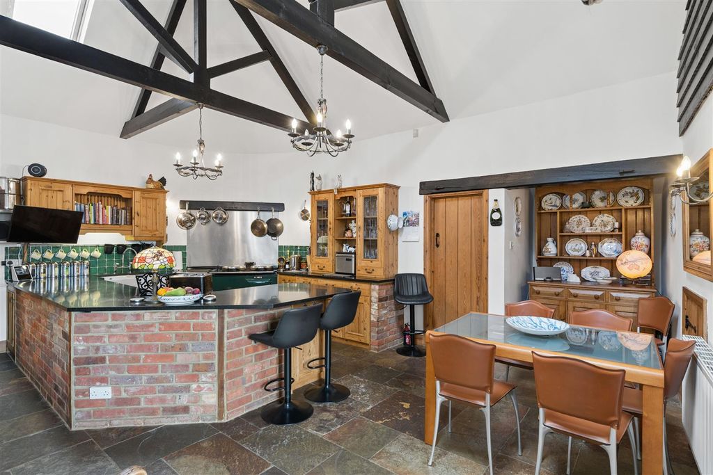 Additional image 15 of 6 bed detached house for saleHigh Road, Soulbury, Buckinghamshire LU7