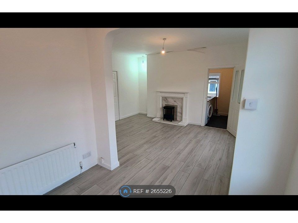 Property photo 2 of 23 Livingroom/Dining Room