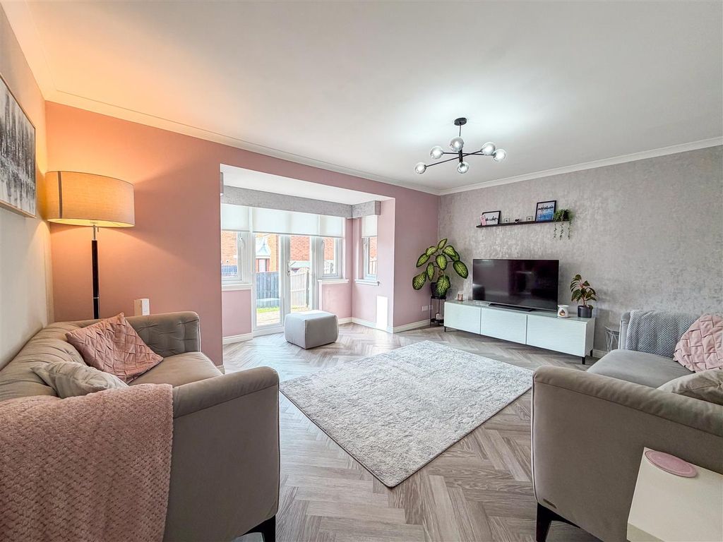 Property photo 3 of 42 Lounge