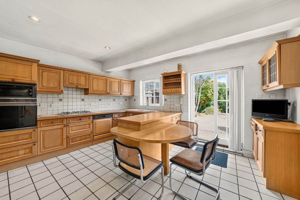 Property photo 3 of 8