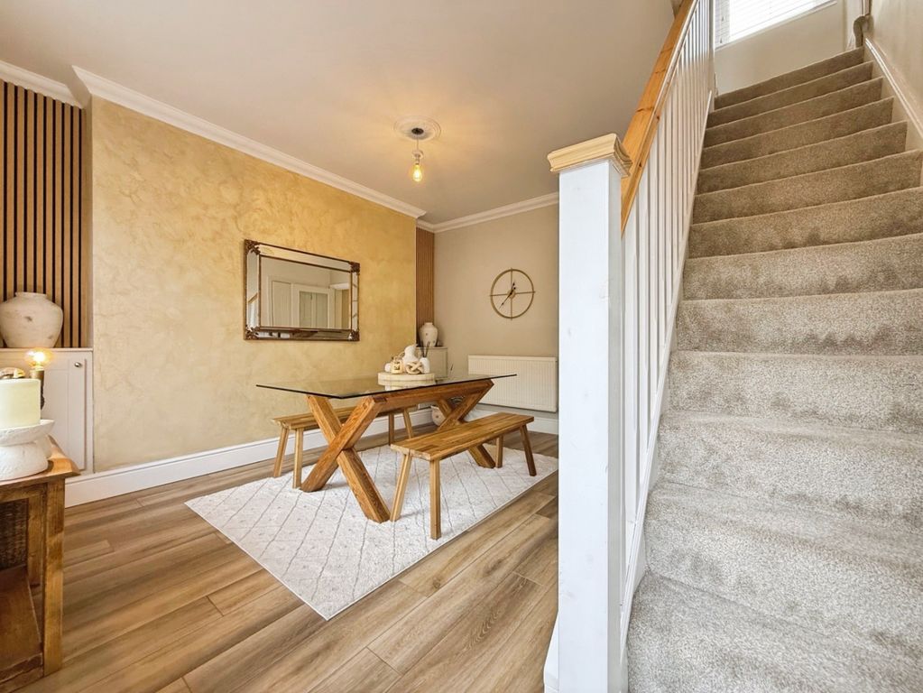 Property photo 2 of 28 4684364