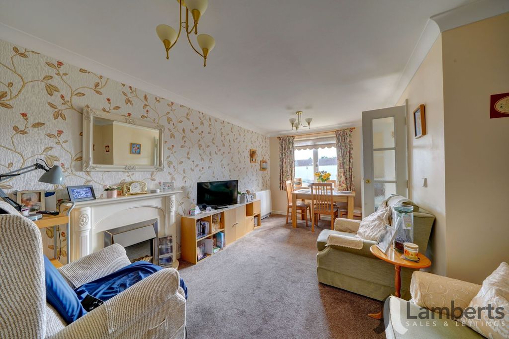 Property photo 3 of 14 Lounge/Diner