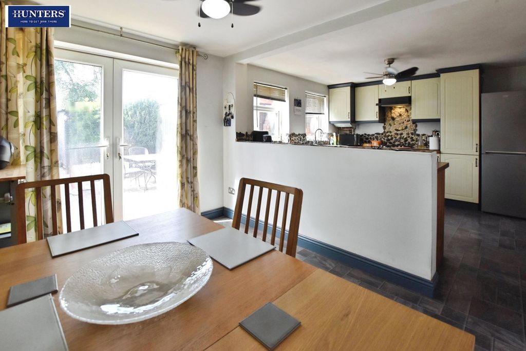 Property photo 3 of 20 Kitchen/Diner