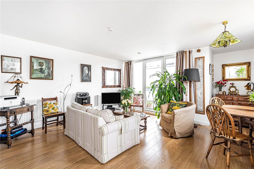 Property photo 3 of 17 Reception Room