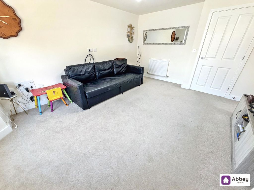 Property photo 3 of 14 Lounge
