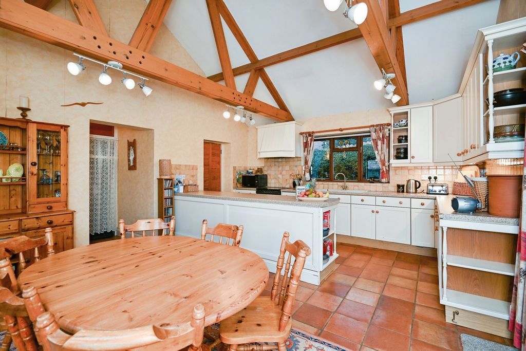 Property photo 1 of 19 Kitchen/Diner