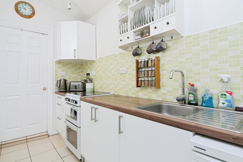 Property photo 3 of 17 Photo