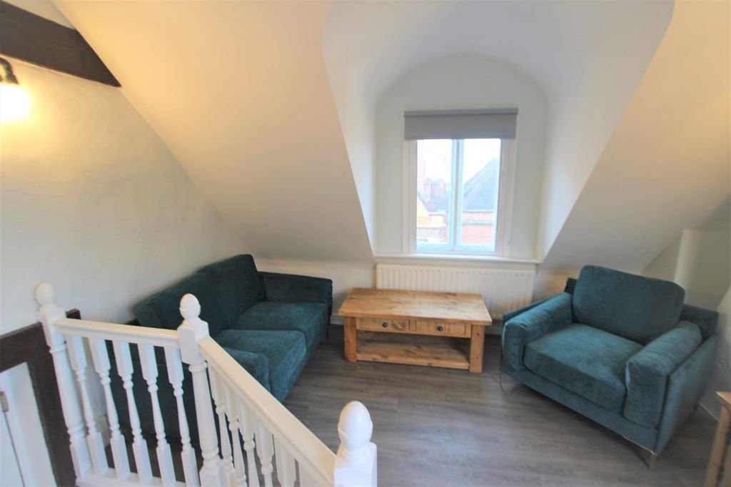 Property photo 1 of 11 (Main)