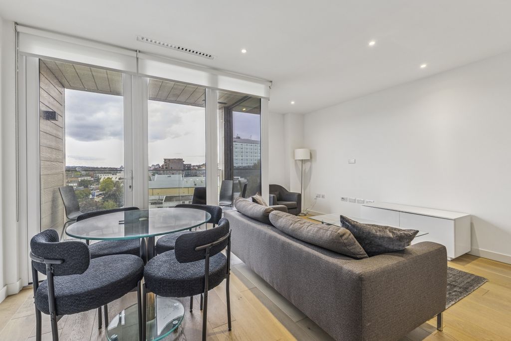 Property photo 2 of 15 98917_Flat 69 Dar...