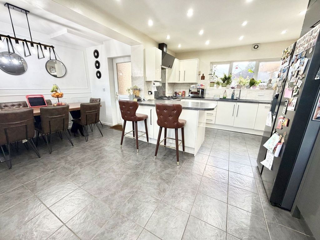 Property photo 3 of 29