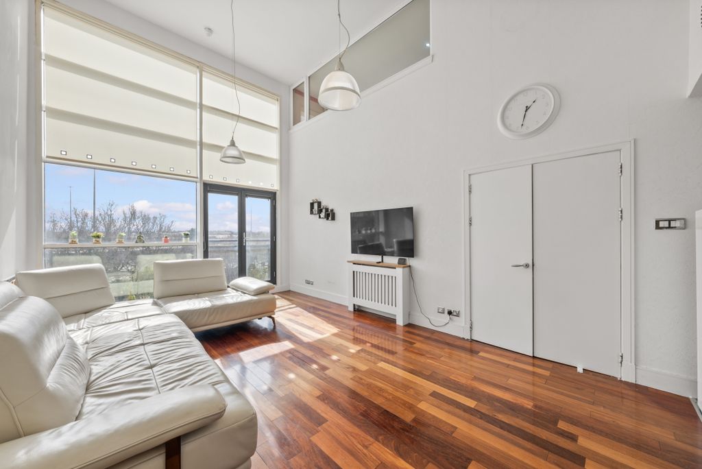 Property photo 2 of 33 Dsc08194