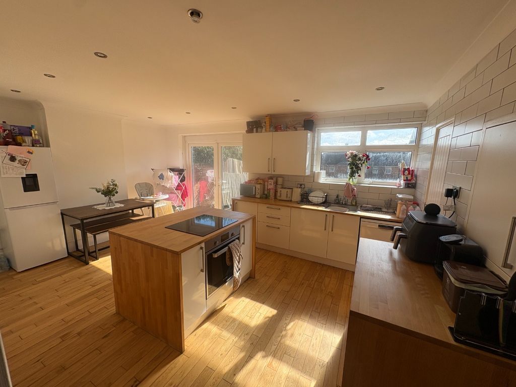 Property photo 2 of 20 5041832