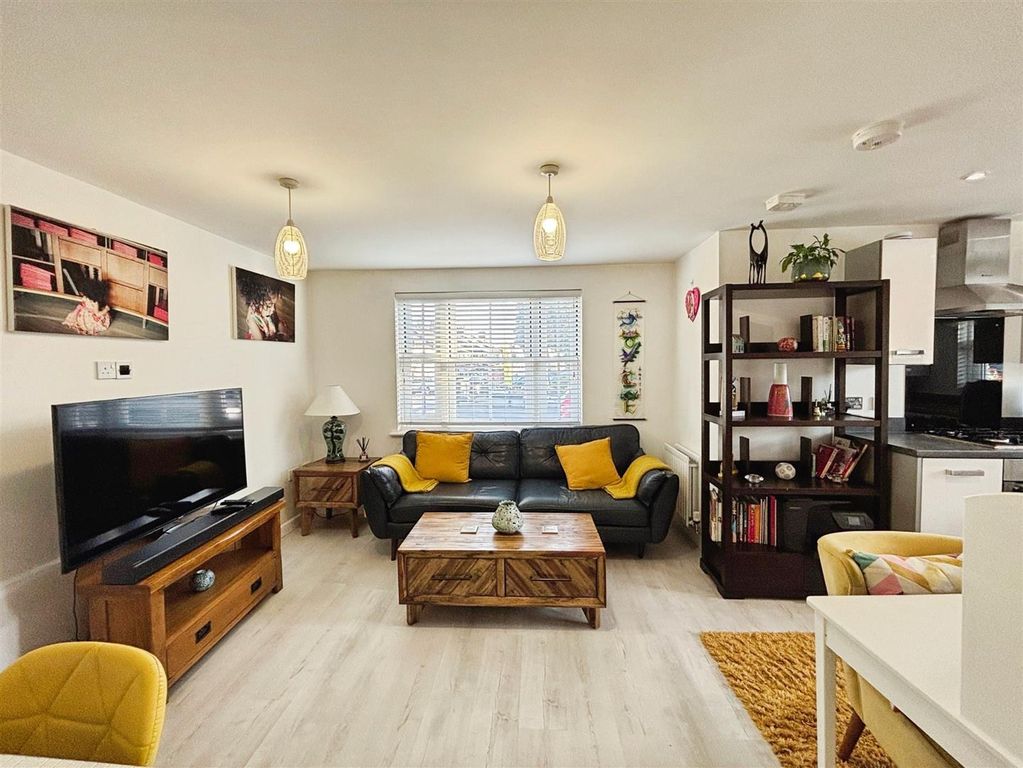 Property photo 3 of 14 89Aa0860-Photo 2011-26-25 2C 2012 2015 2053.Jpg