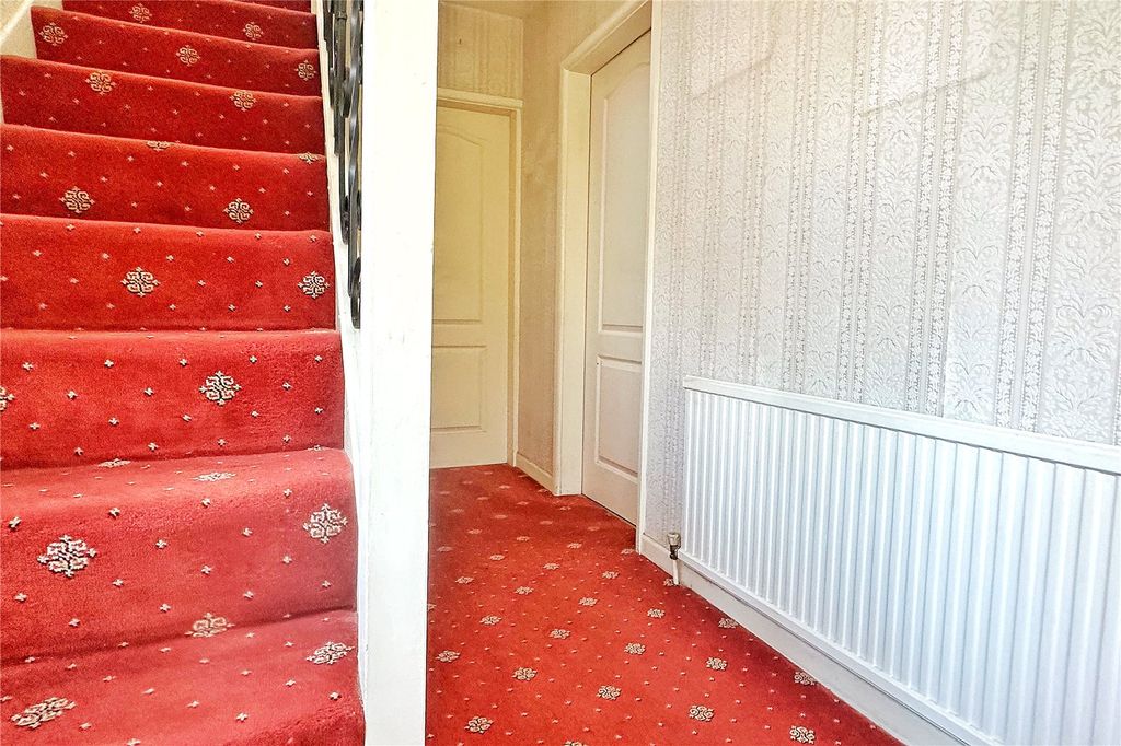 Property photo 2 of 17 Entrance Hall