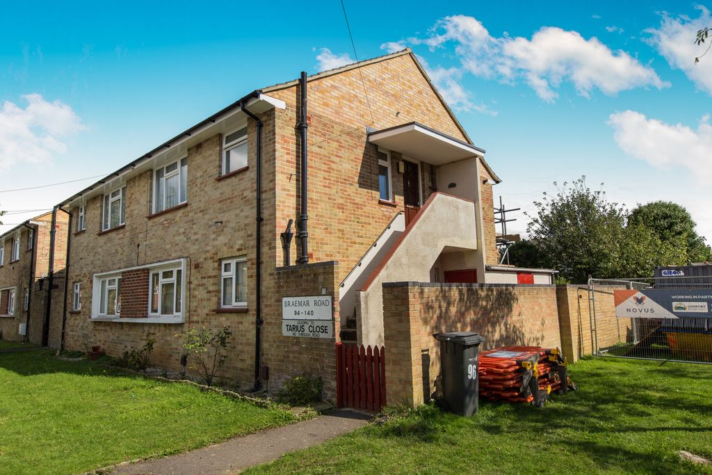 Property photo 1 of 8 External