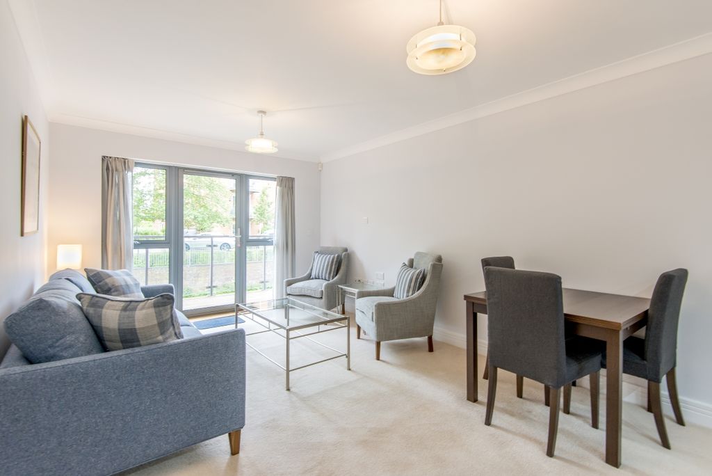 Property photo 2 of 9 Livingroom1