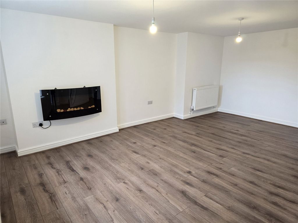 Property photo 3 of 19 Picture No. 23