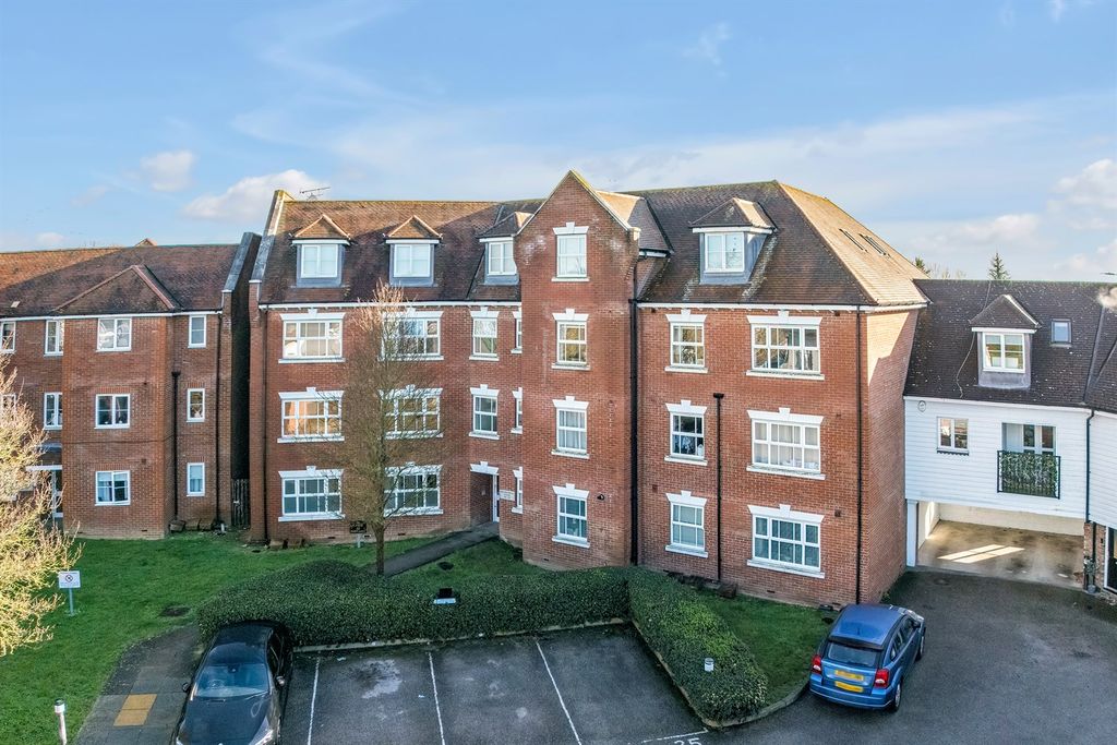 Property photo 3 of 11 Walter Mead Close