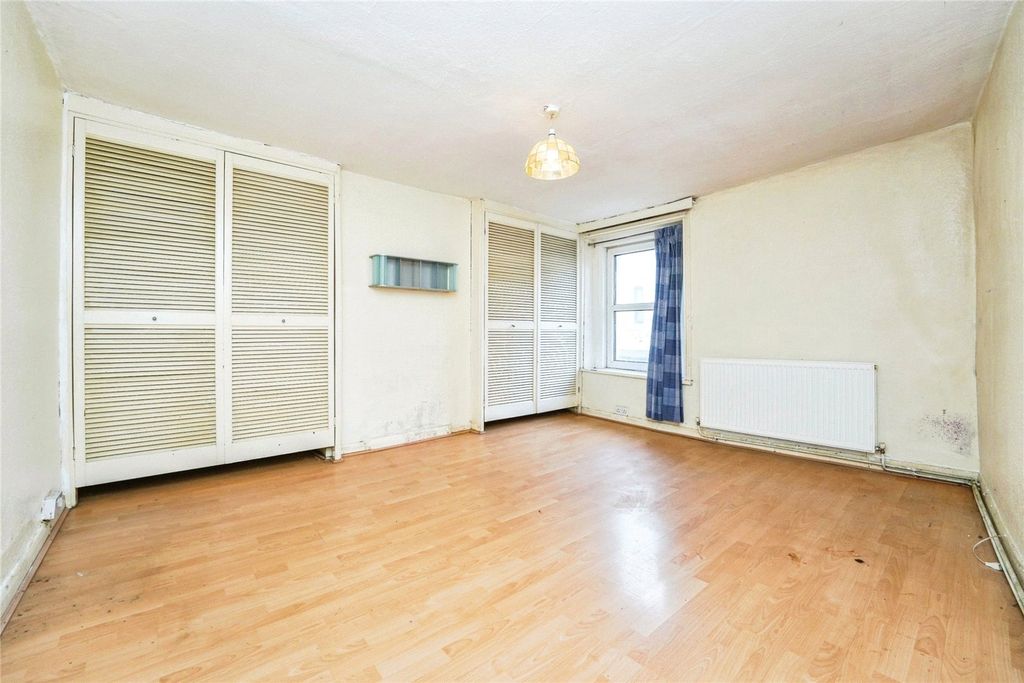 Property photo 3 of 22 Picture No. 33