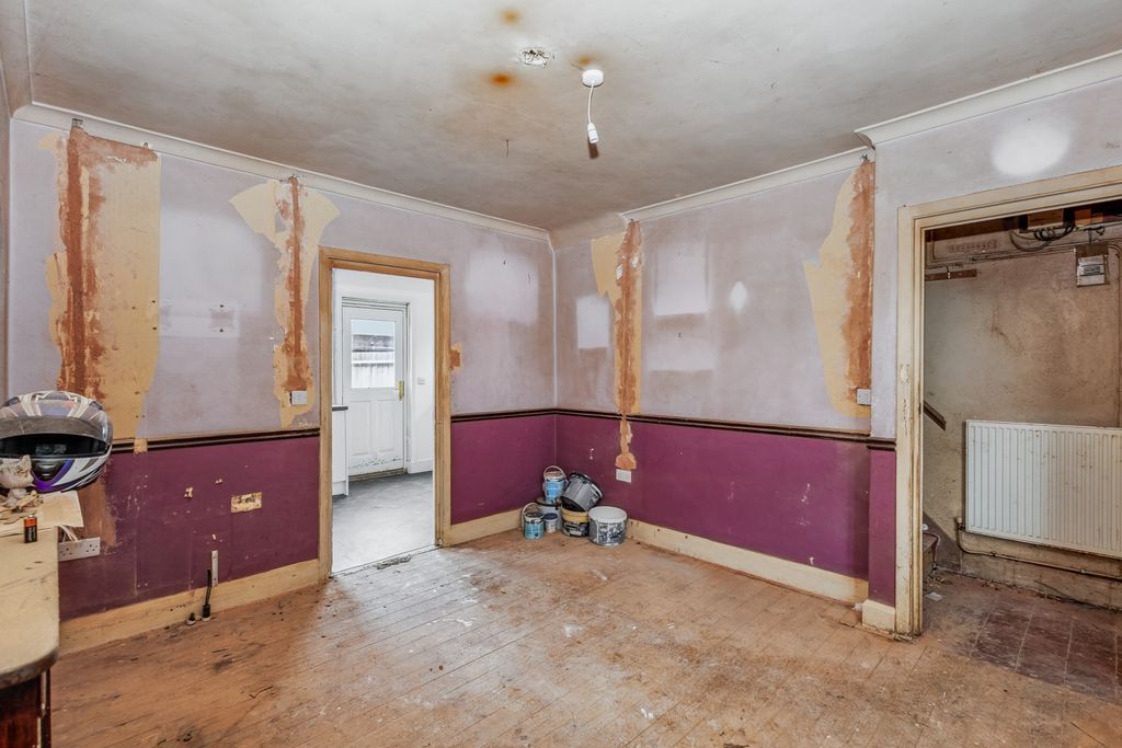 Property photo 3 of 17 43 Upper Kings Avenue, Higham Ferrers, Wellingborough Nn10 8Jz