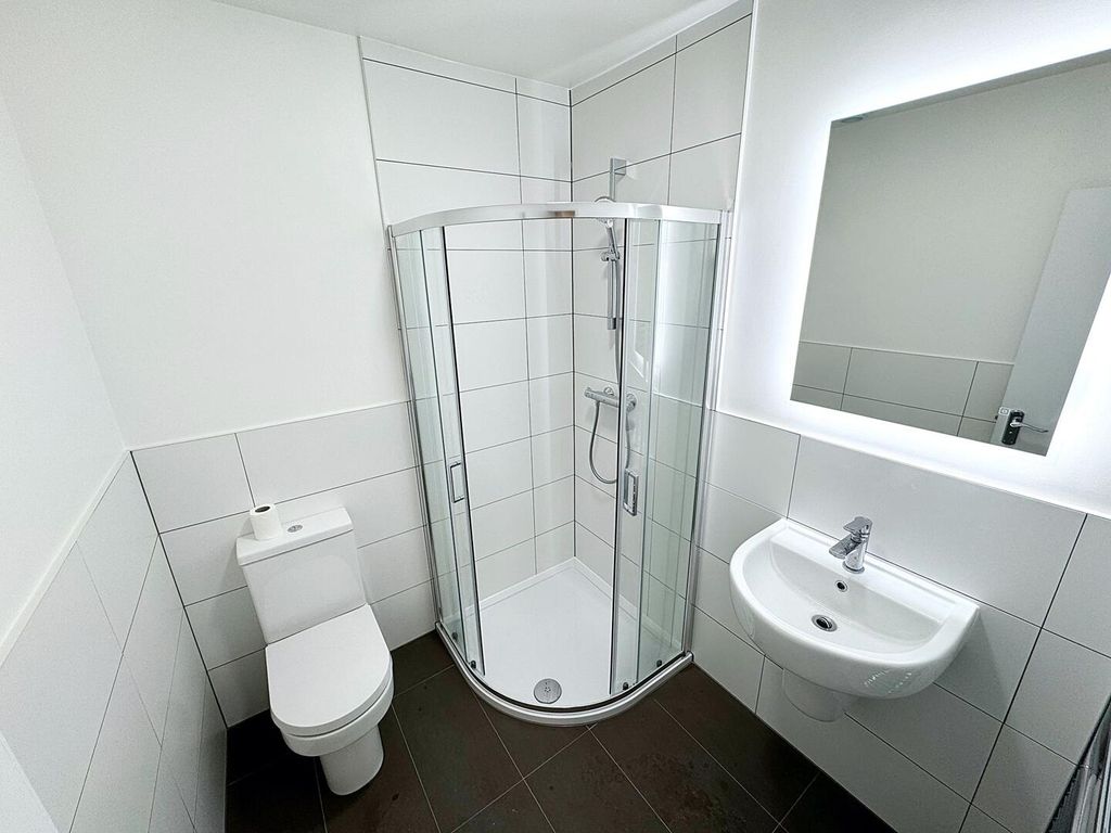 Property photo 1 of 7 Bathroom