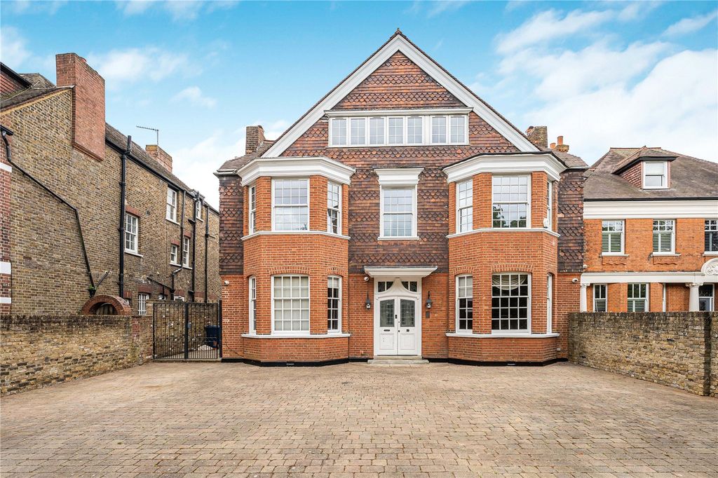 Property photo 1 of 19 External