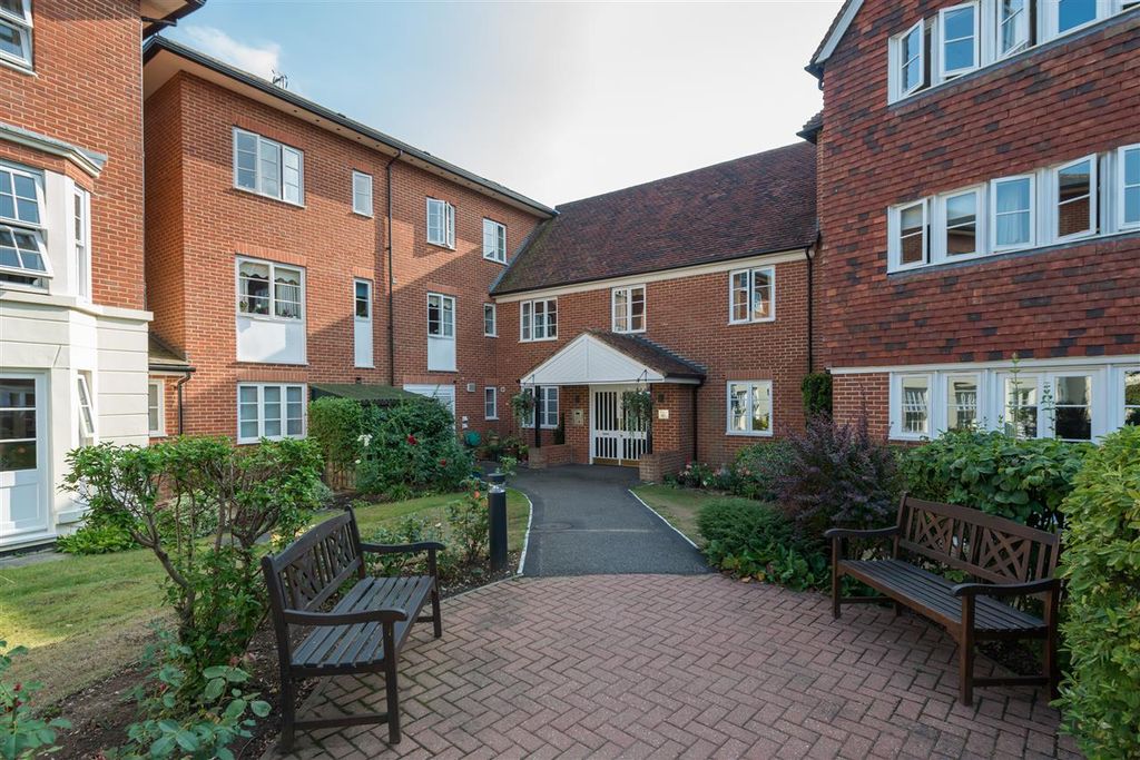 2 bed flat for sale Canterbury