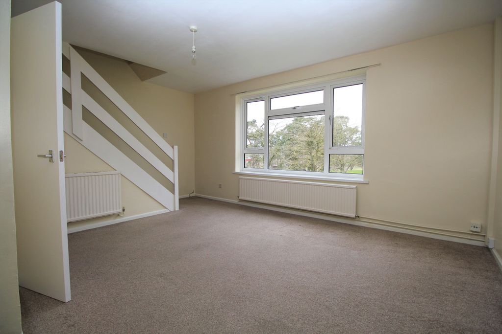 Property photo 3 of 7 Photo 03