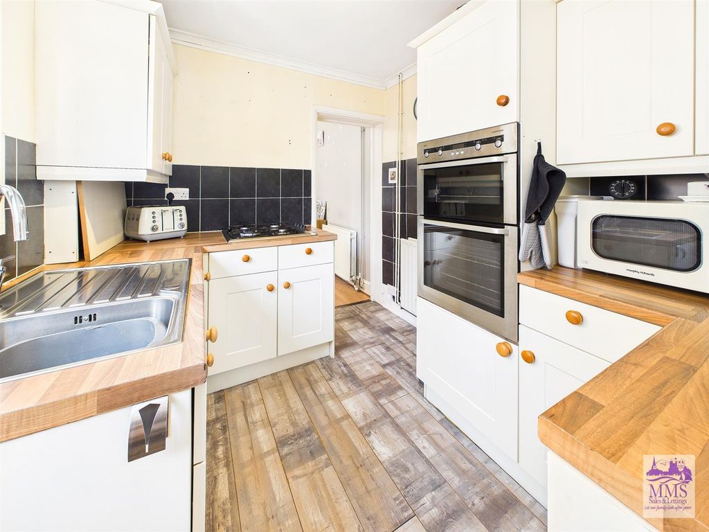 Property photo 3 of 15 Cam04098G0-Pr0051-Still008.Jpg