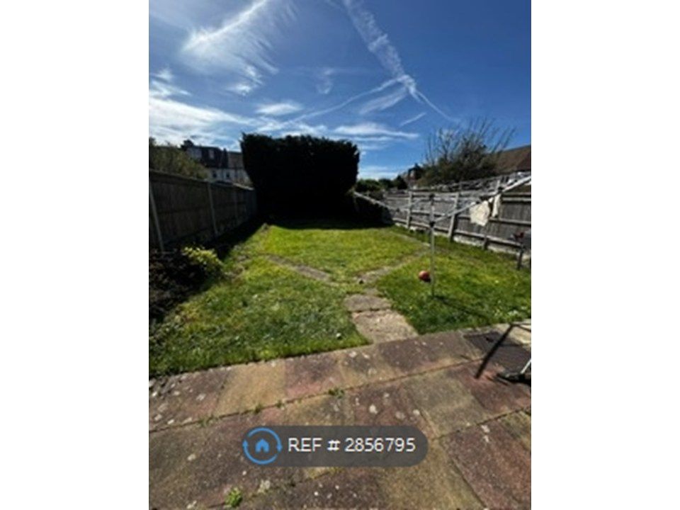 Property photo 3 of 9 Sunny Private Garden