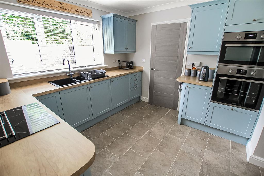 Property photo 2 of 19 Kitchen (1).Jpg