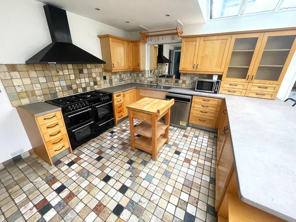 Property photo 1 of 21 Kitchen 1.Jpg