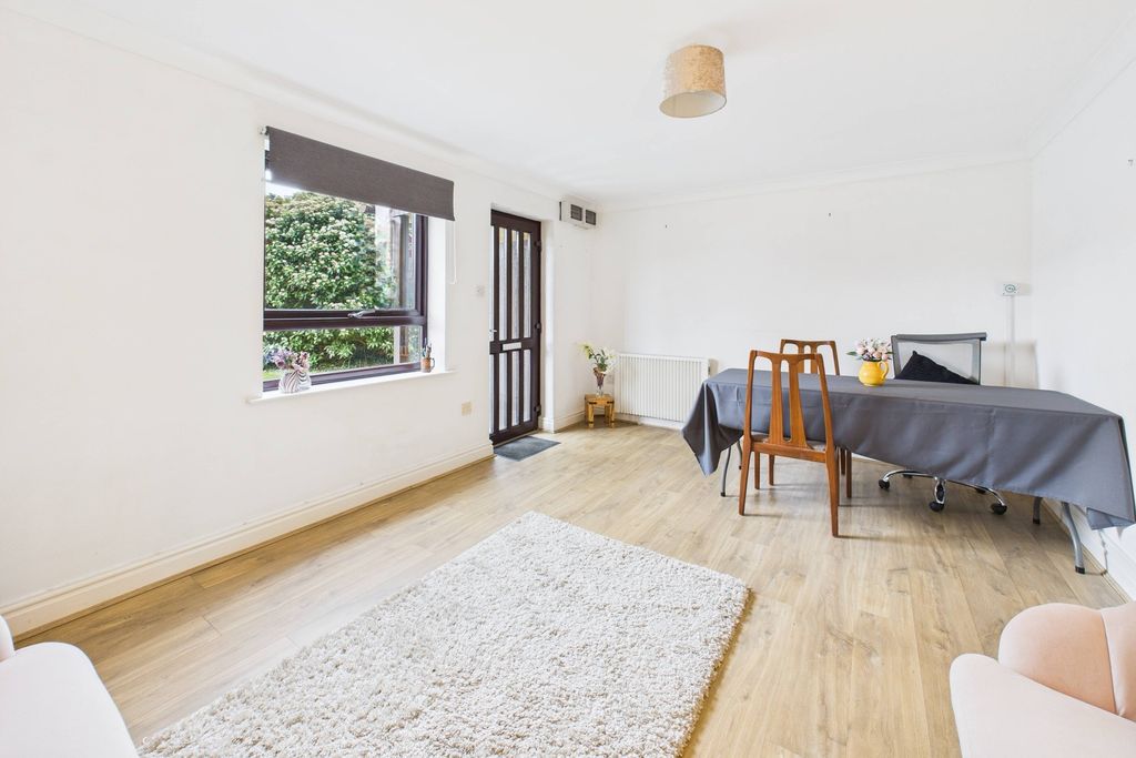 Property photo 2 of 12 Cam02545G0-Pr0550-Still002