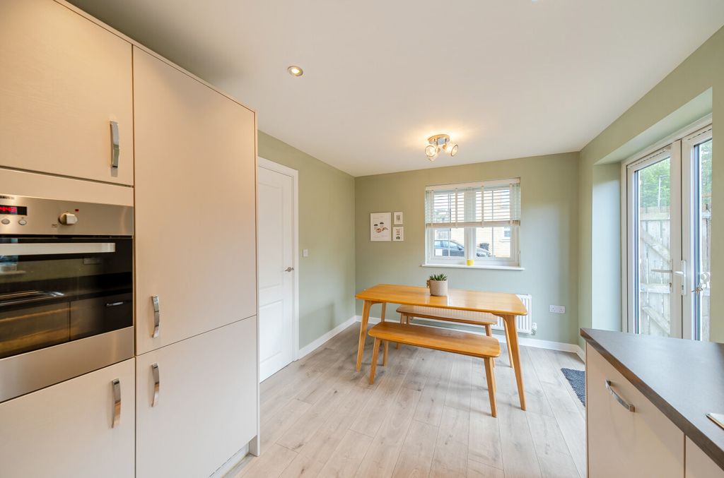 Property photo 3 of 19 1463716-20-6A063B...