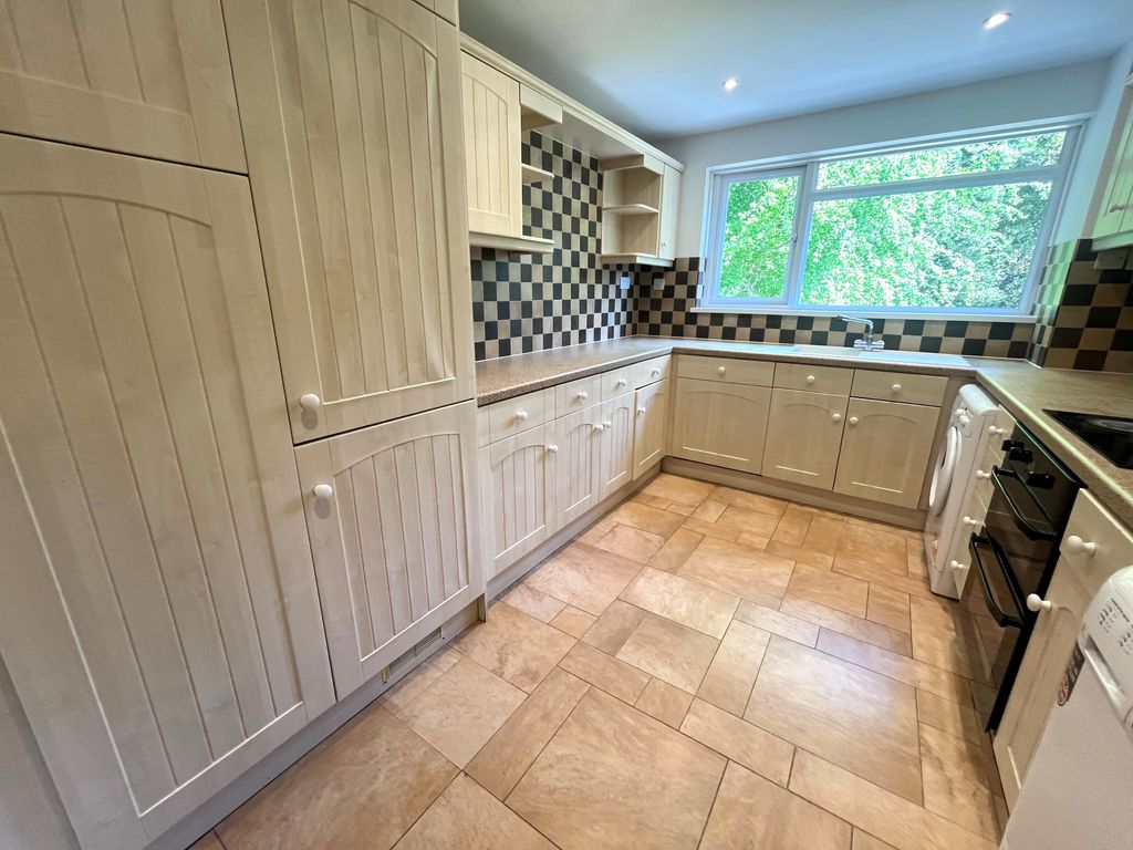 Property photo 3 of 7 Kitchen