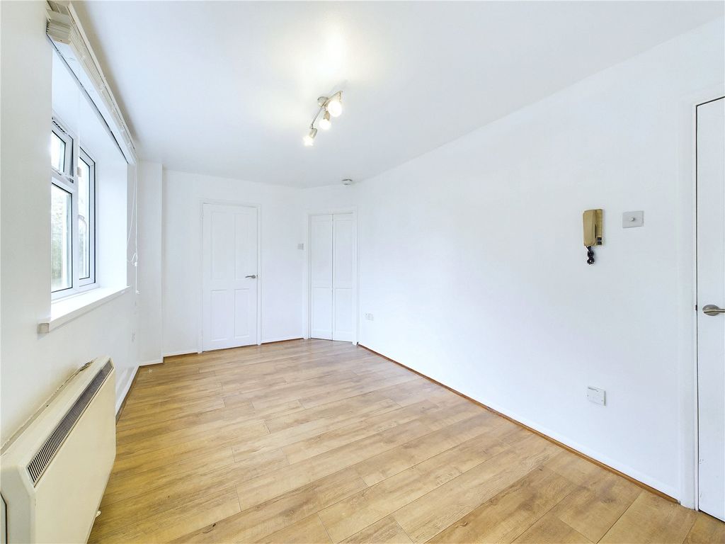 Property photo 3 of 18 Picture No. 05