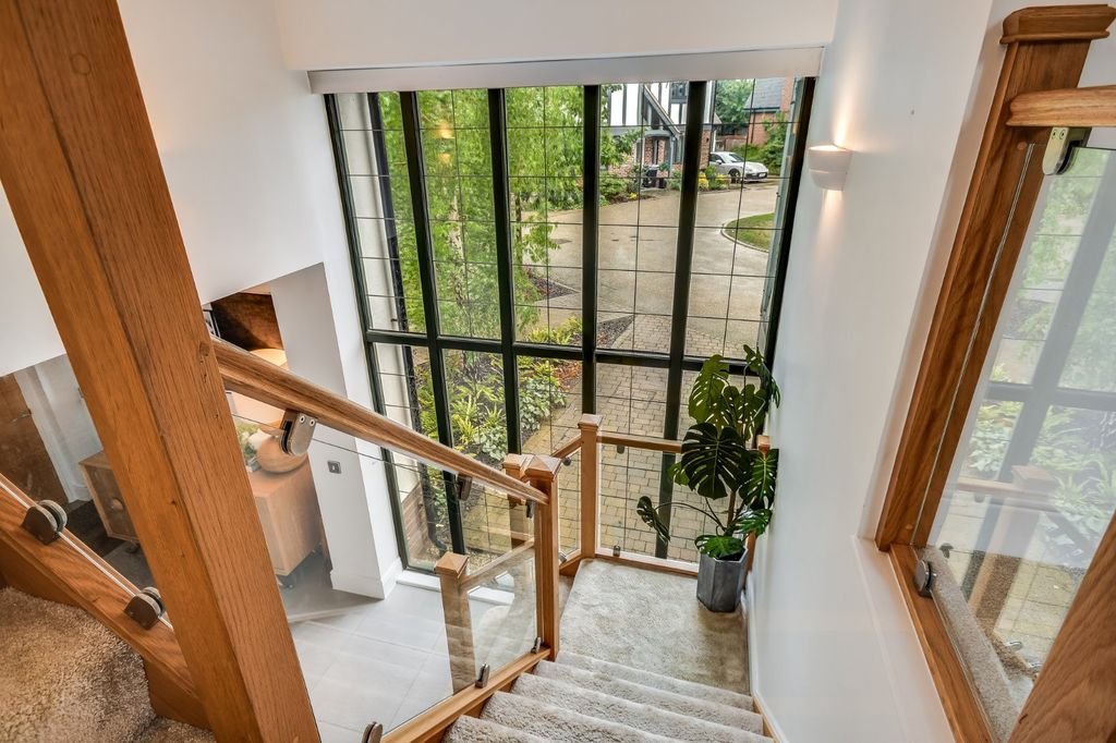 Property photo 2 of 24 Entrance