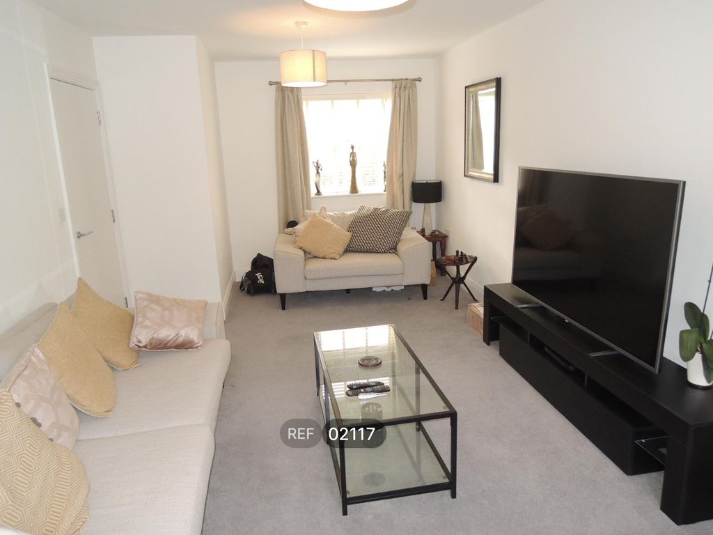 Property photo 3 of 18 Living Room