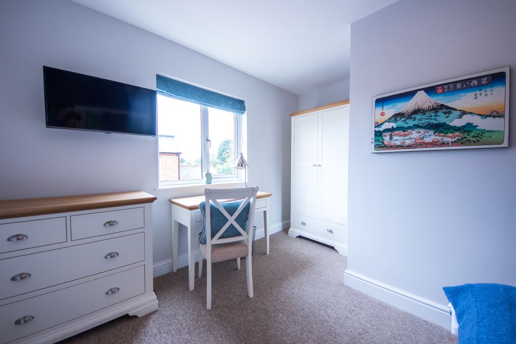 Property photo 3 of 28