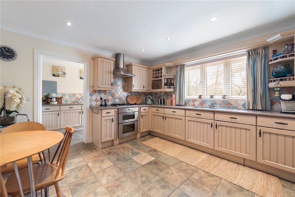 Property photo 3 of 28 Picture No. 13