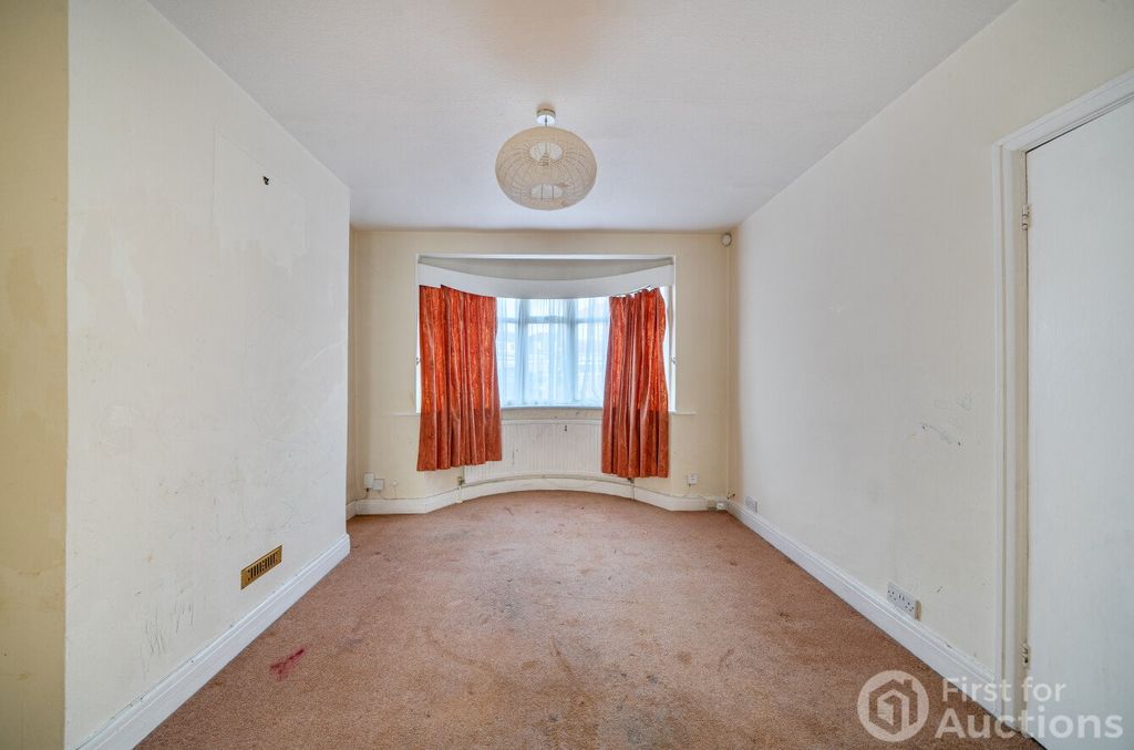 Property photo 2 of 14 Picture No. 35