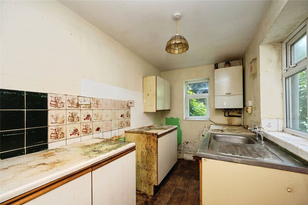 Property photo 3 of 13 Kitchen