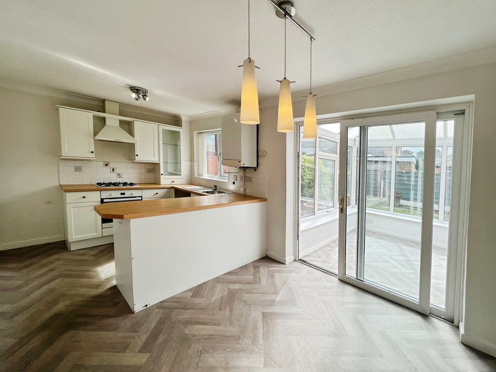Property photo 2 of 18 Kitchen