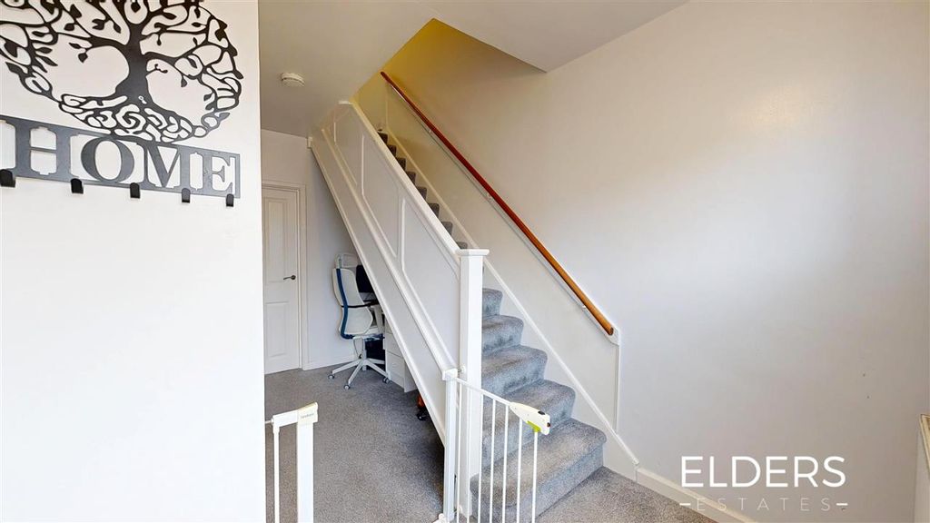 Property photo 3 of 15 Entrance Hall