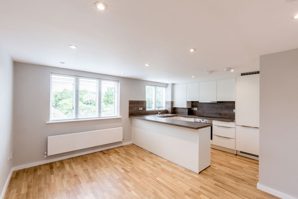 Property photo 2 of 10 Kitchen